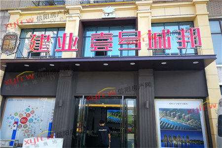 南城区河畔豪庭3室2厅1卫75万112m2出售